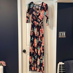 Size M- Faux wrap floral maxi dress